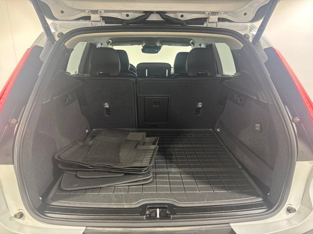 Used 2020 Volvo XC40 T5 Momentum AWD/4WD image 28
