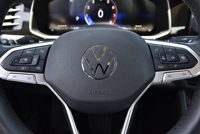 Certified 2025 Volkswagen Jetta SE w/ Black Wheel Package FWD image 19