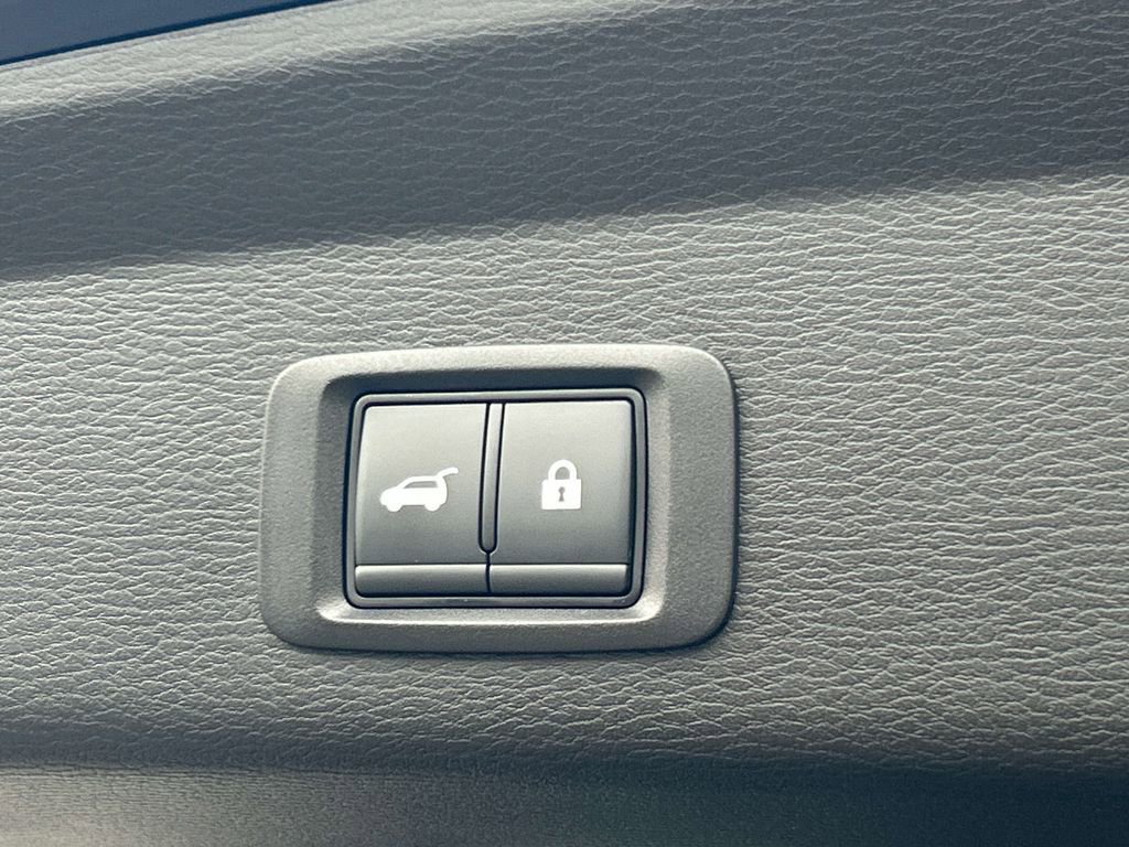 Used 2025 Mitsubishi Outlander SE image 15