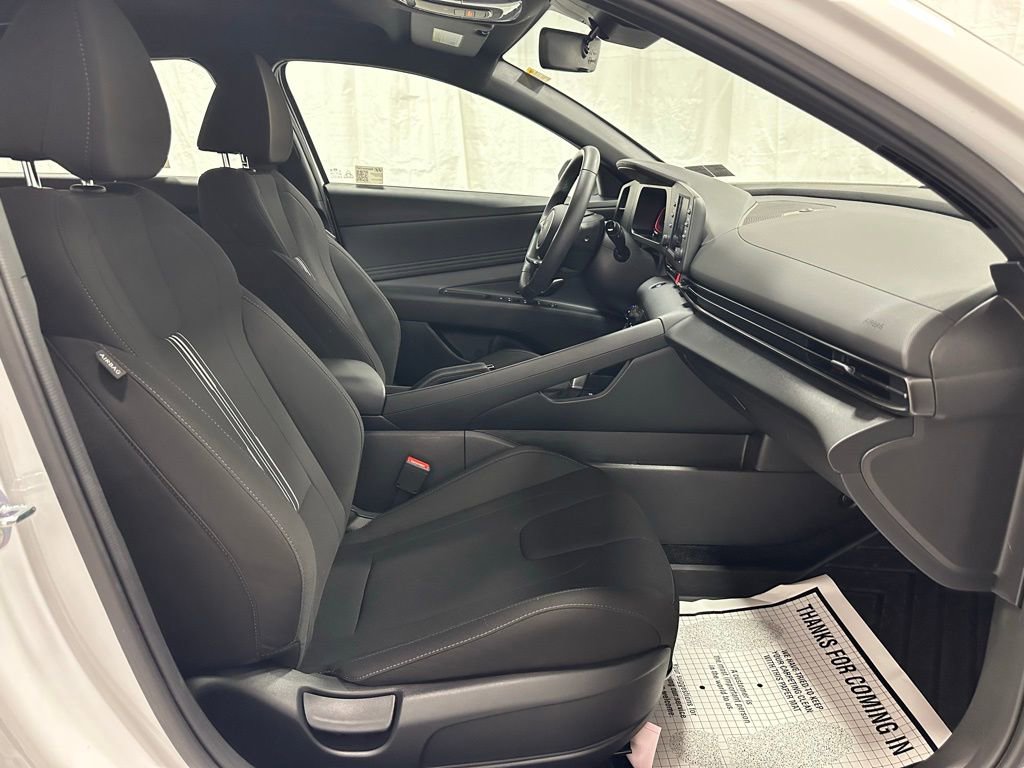 Used 2025 Hyundai Elantra Sport image 55