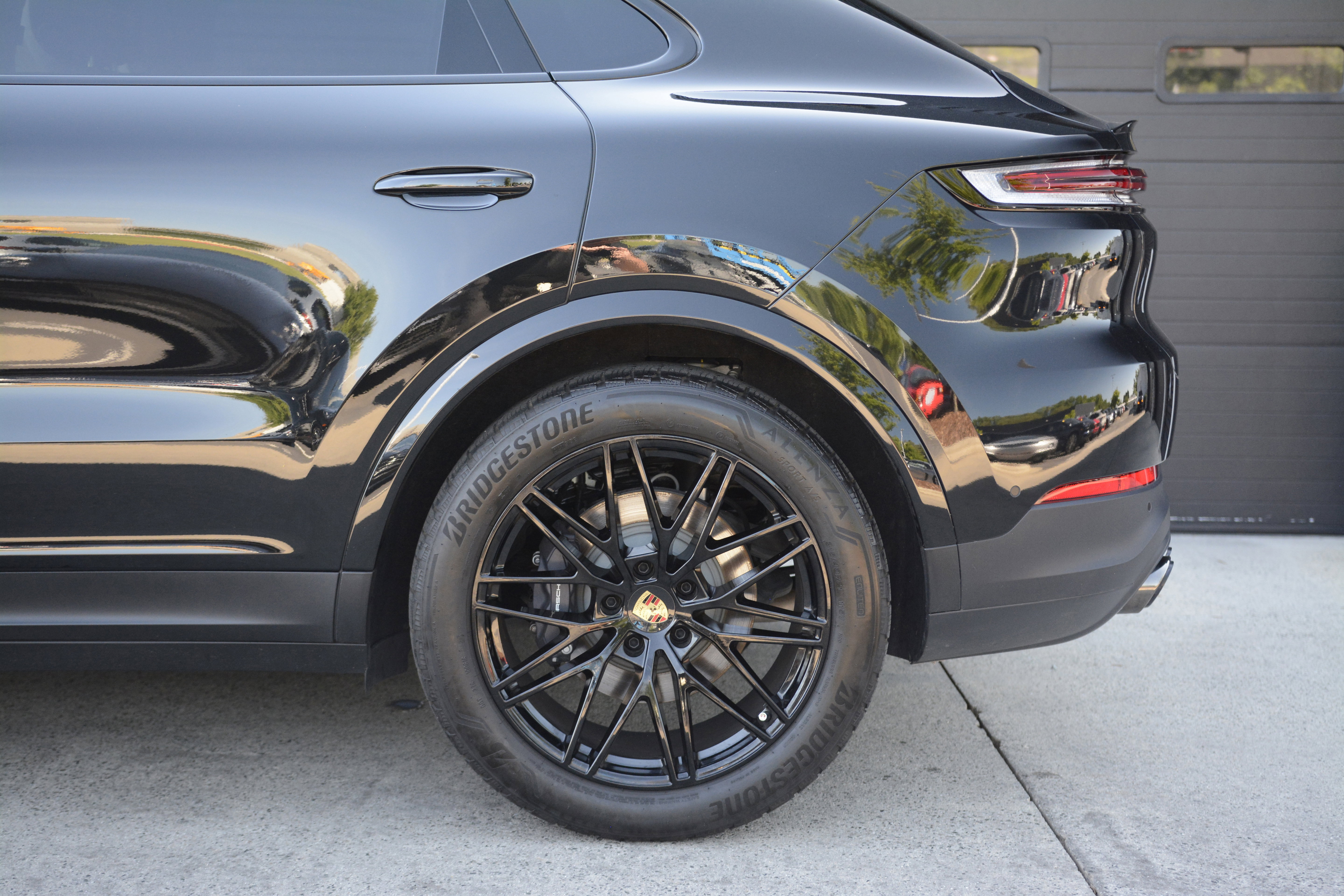Certified 2024 Porsche Cayenne Coupe AWD/4WD image 38