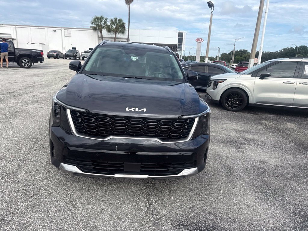 Used 2025 Kia Sorento S FWD image 2