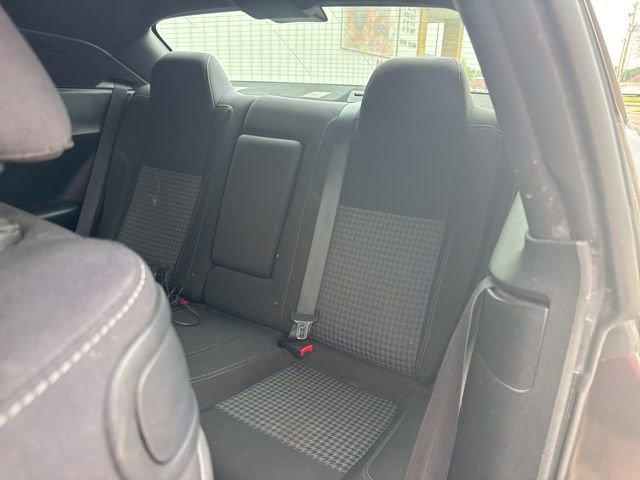 Used 2015 Dodge Challenger SXT RWD image 14