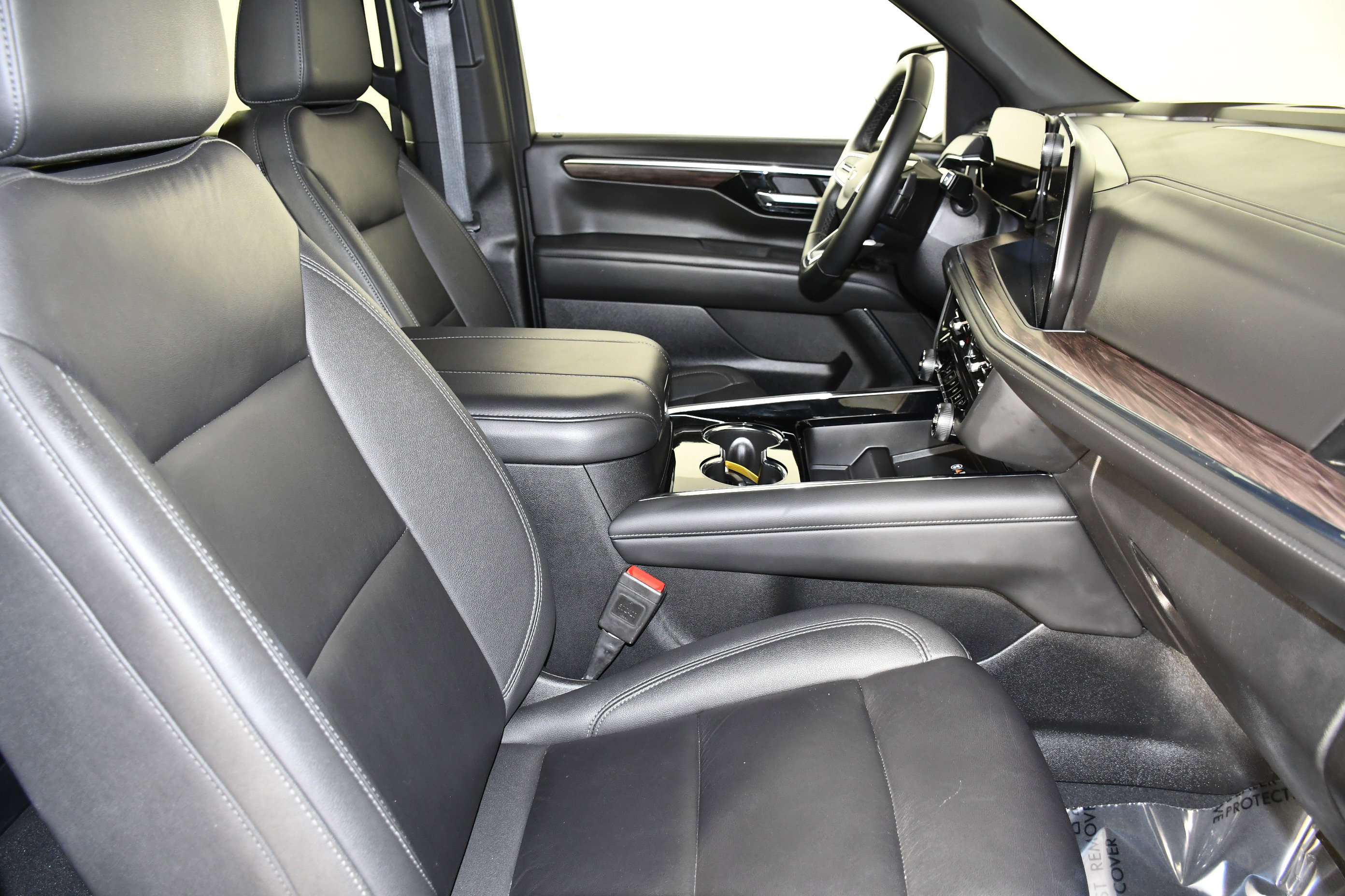 Used 2025 Chevrolet Tahoe Z71 AWD/4WD image 45