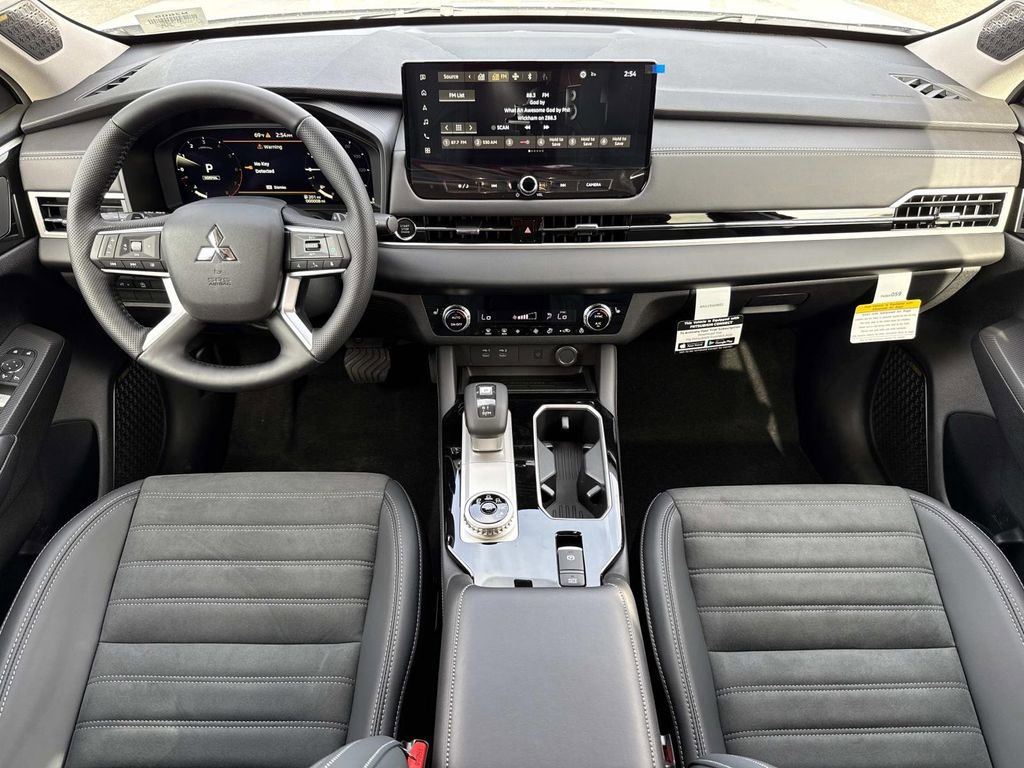 New 2026 Mitsubishi Outlander SE image 16