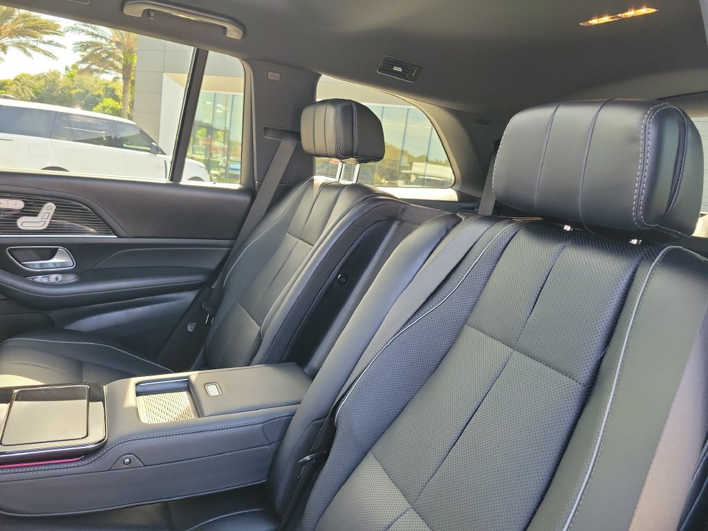 Used 2025 Mercedes-Benz GLS 580 4MATIC image 15