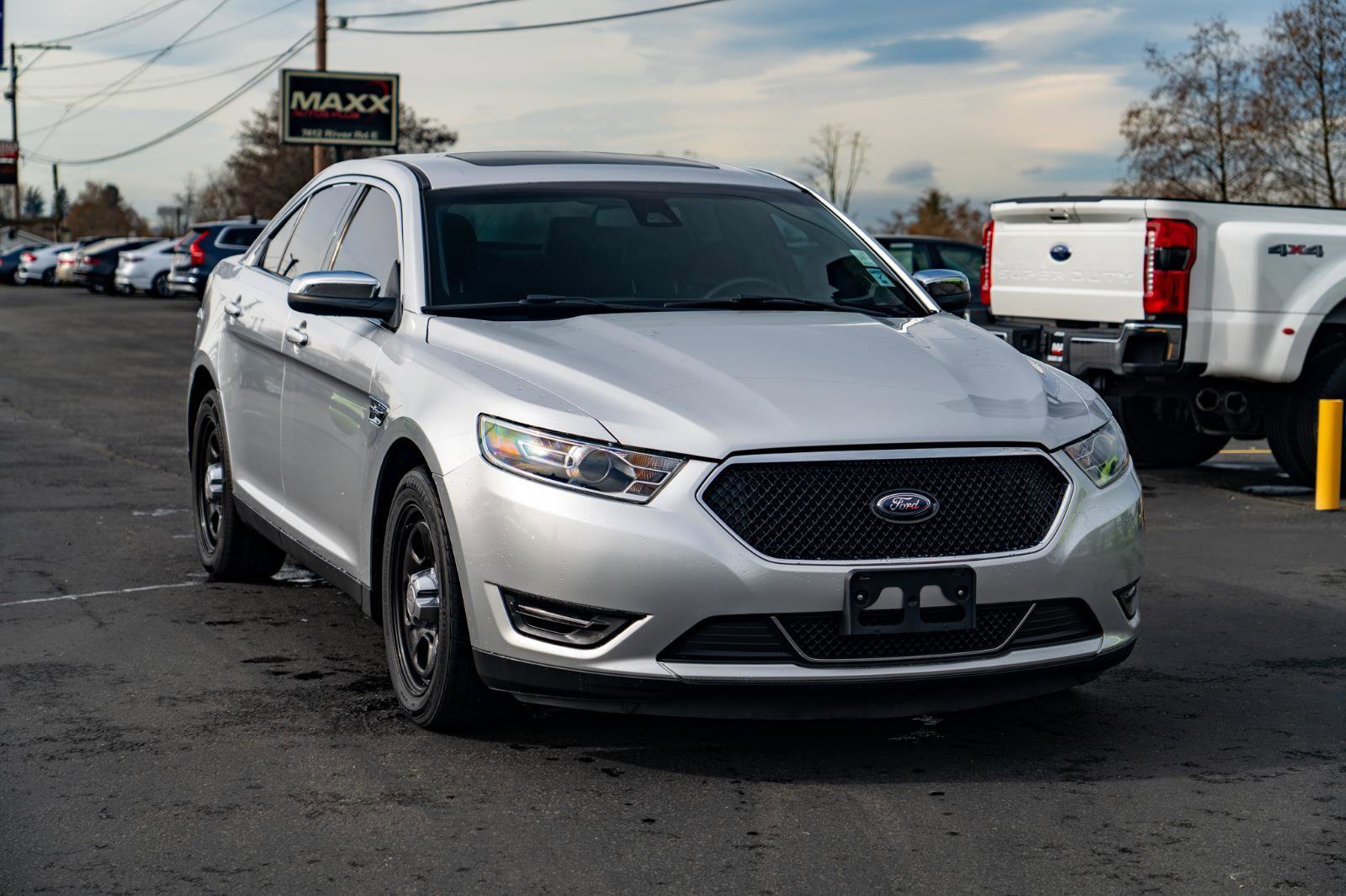 Used 2019 Ford Taurus Limited FWD image 2