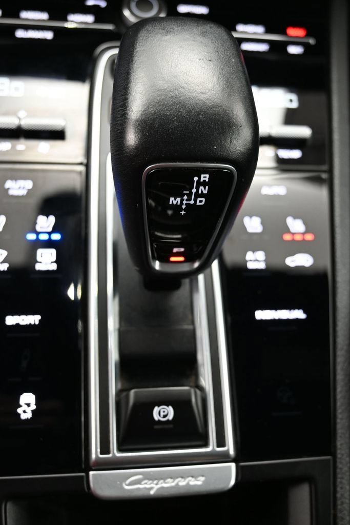 Used 2021 Porsche Cayenne AWD/4WD image 30