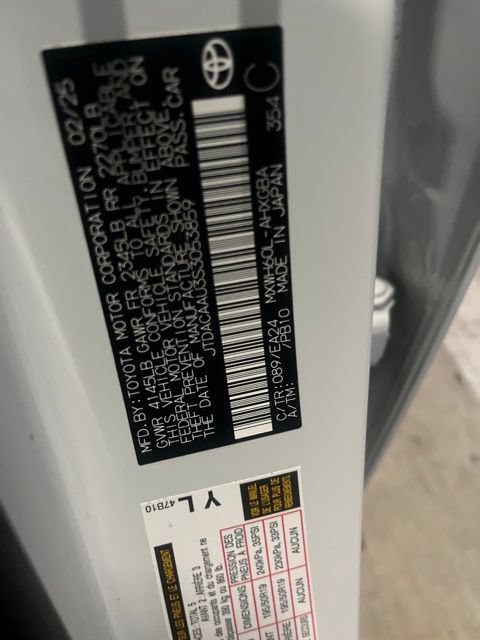 Used 2025 Toyota Prius FWD image 8