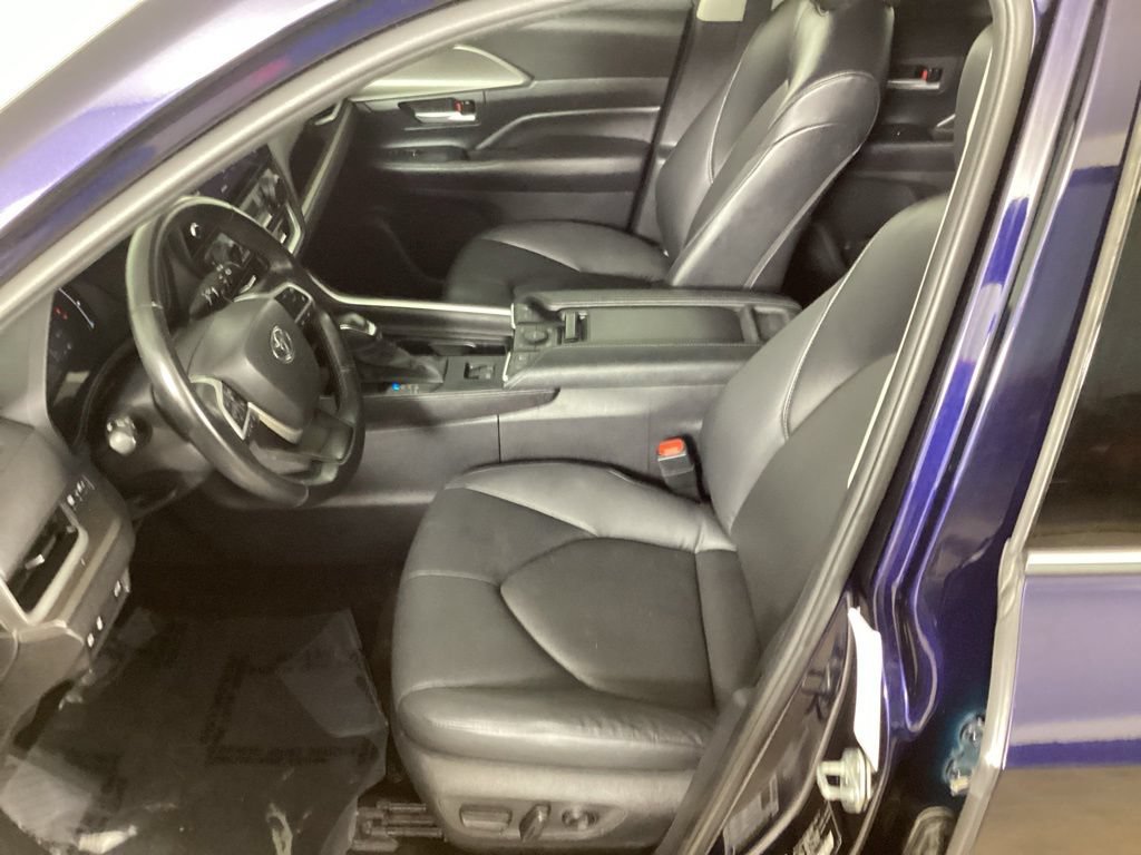 Used 2024 Toyota Grand Highlander AWD image 31