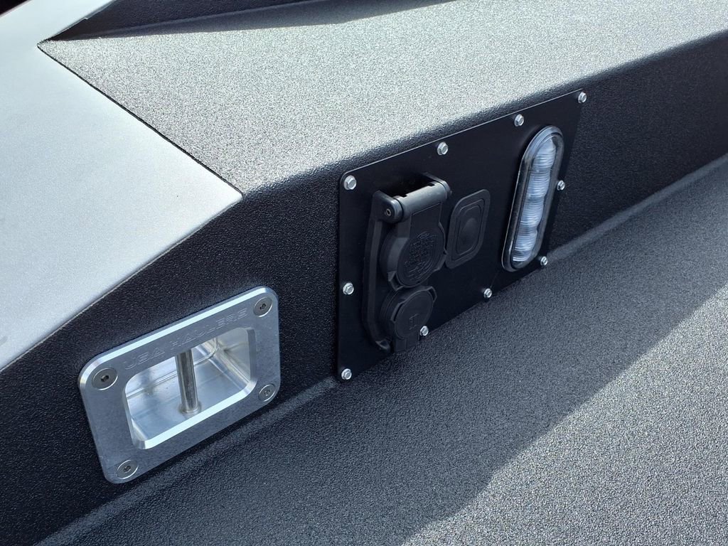 New 2025 Ford F450 Lariat w/ Lariat Ultimate Package image 8