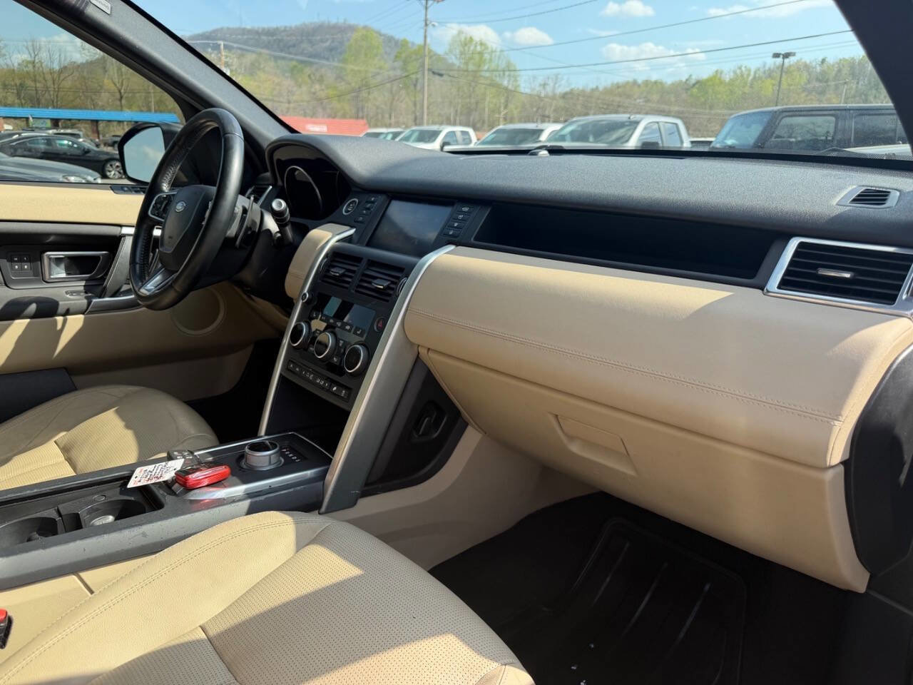 Used 2016 Land Rover Discovery Sport HSE image 17