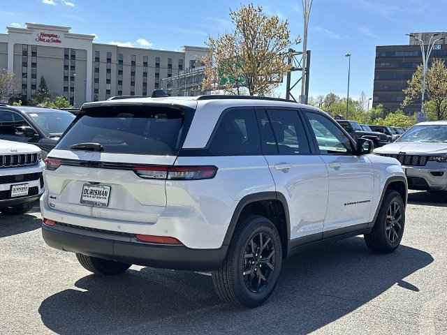 New 2026 Jeep Grand Cherokee Altitude AWD/4WD image 2
