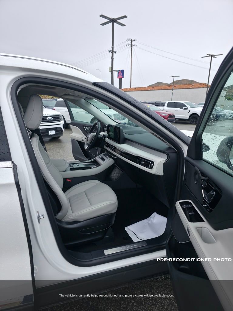 Used 2025 Lincoln Aviator Reserve AWD/4WD image 11