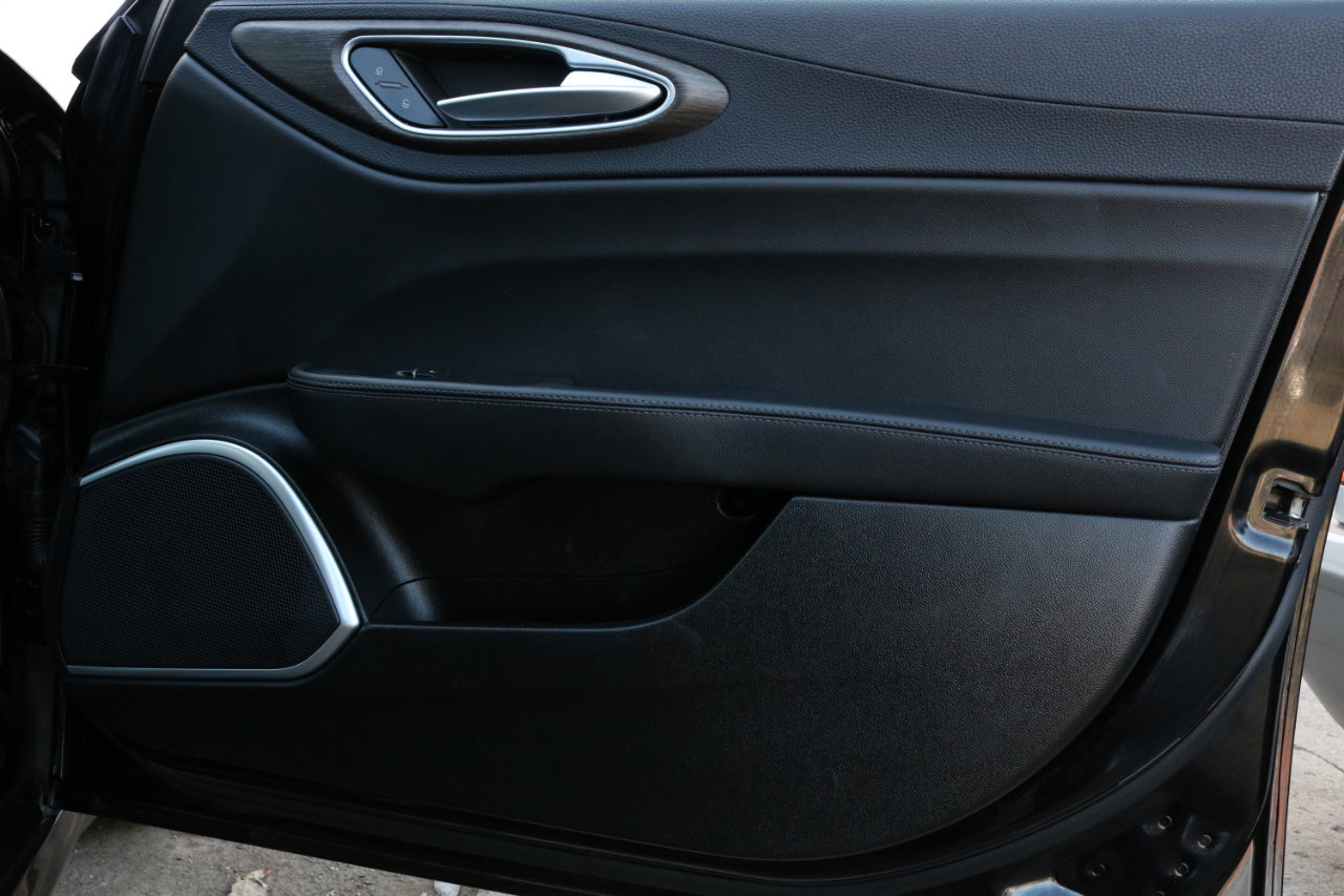 Used 2021 Alfa Romeo Giulia Ti w/ Nero Edizione image 47