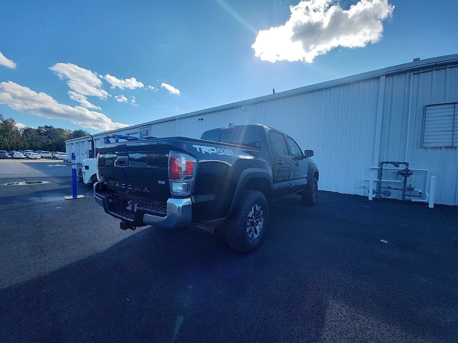 Used 2023 Toyota Tacoma TRD Off-Road image 5