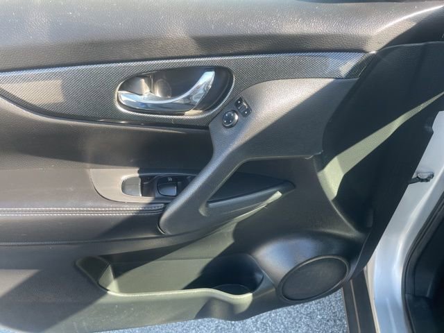 Used 2014 Nissan Rogue SL w/ SL Premium Package image 19