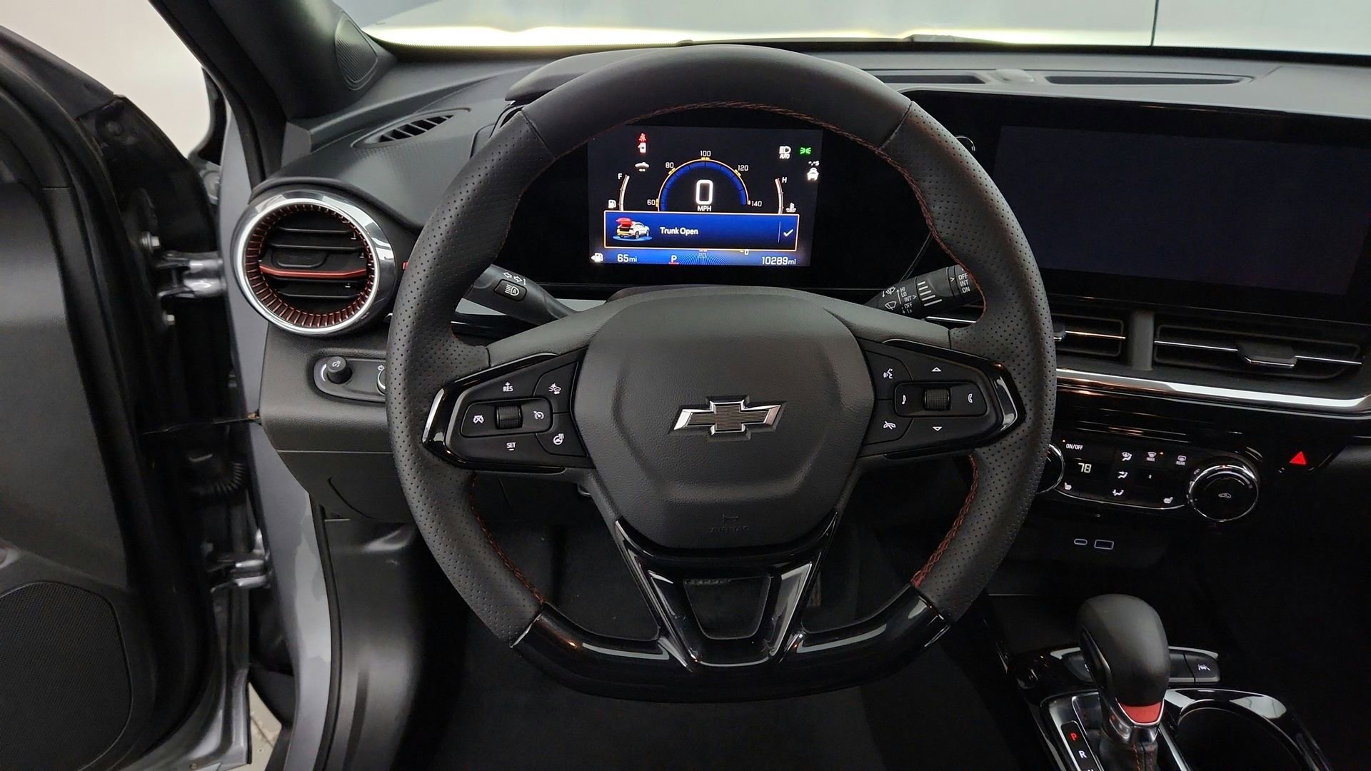 Certified 2025 Chevrolet Trax RS w/ Driver Confidence Package FWD image 14