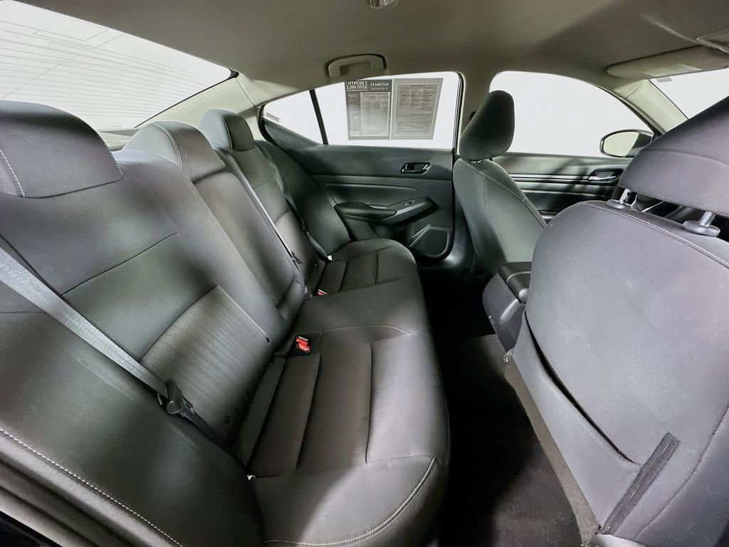 Used 2024 Nissan Altima 2.5 SV FWD image 11