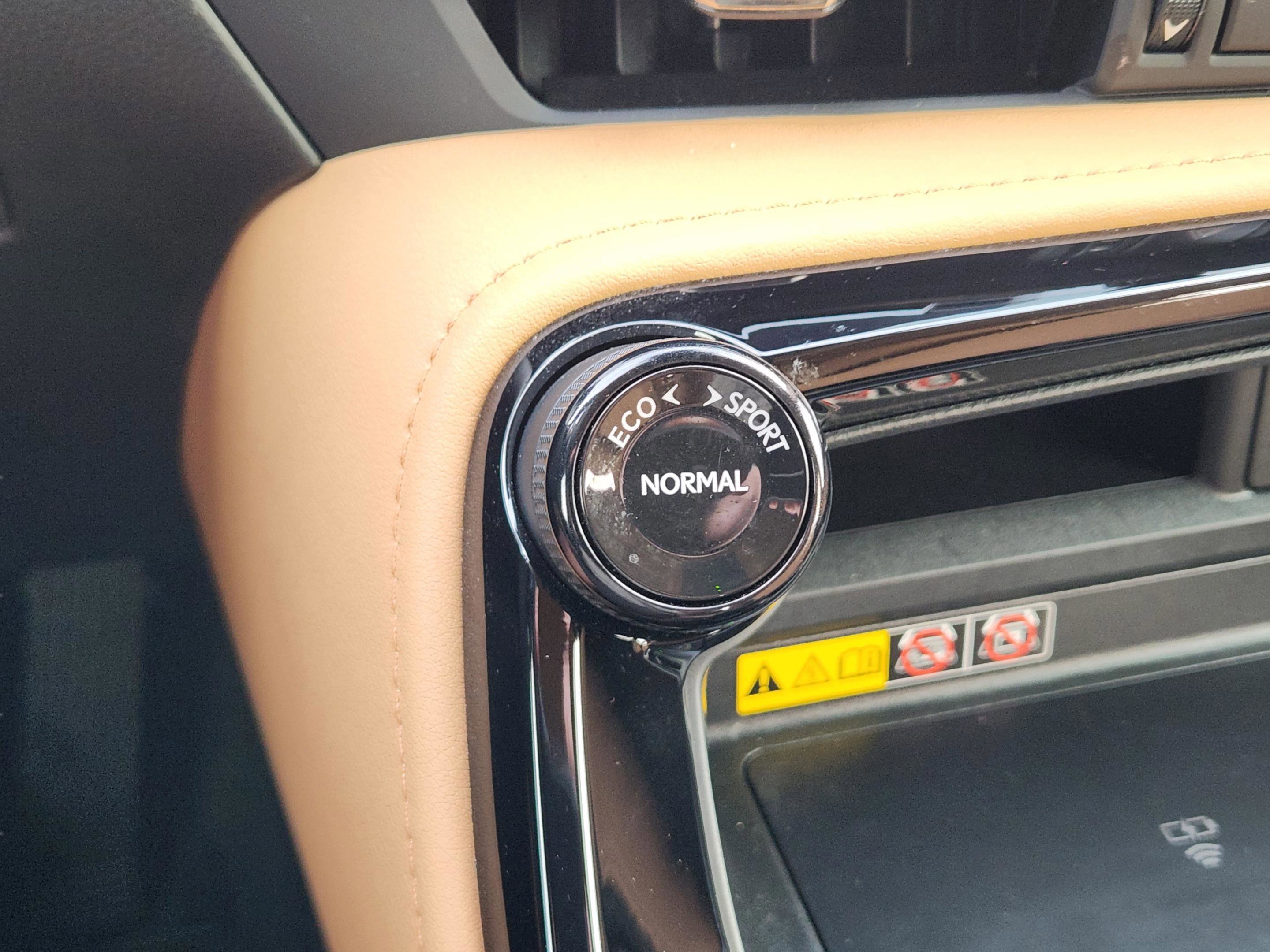 Used 2025 Lexus NX 250 FWD w/ Towing Package (2000 Lbs) image 25