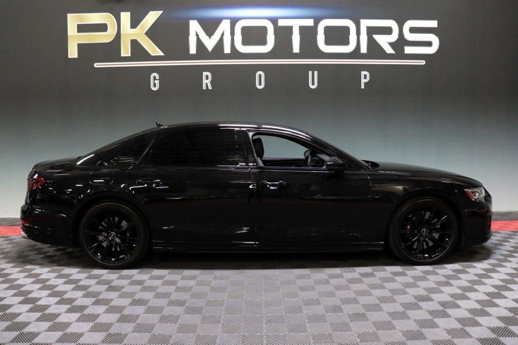 Used 2023 Audi S8 AWD/4WD image 10