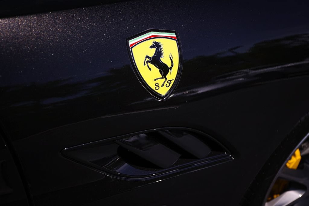 Used 2011 Ferrari California RWD image 17
