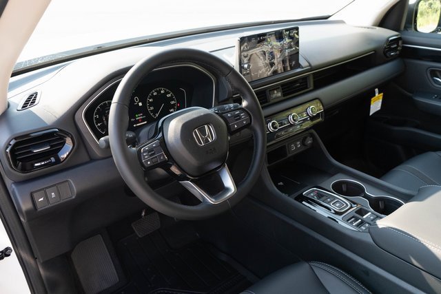New 2025 Honda Pilot EX-L image 3