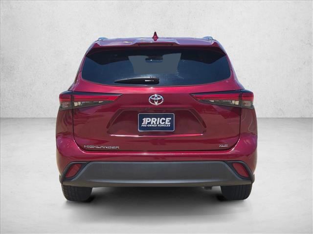 Used 2021 Toyota Highlander XLE FWD image 6