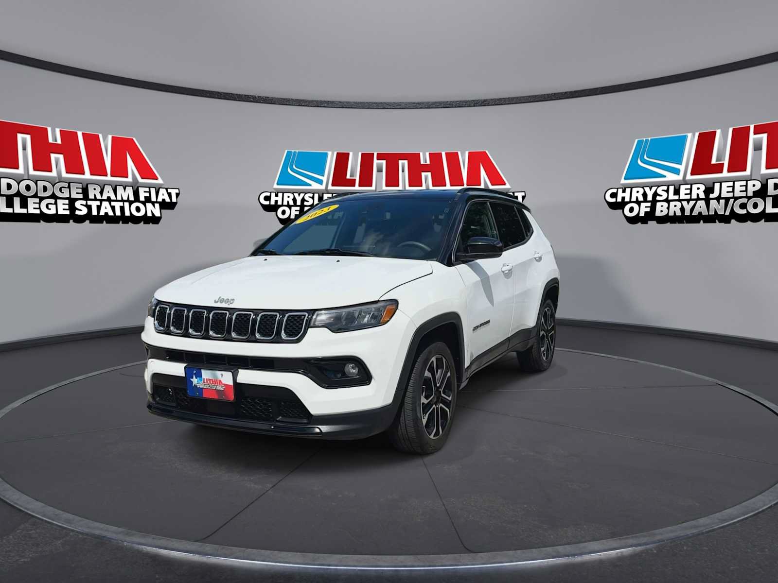 Used 2023 Jeep Compass Limited AWD/4WD image 3