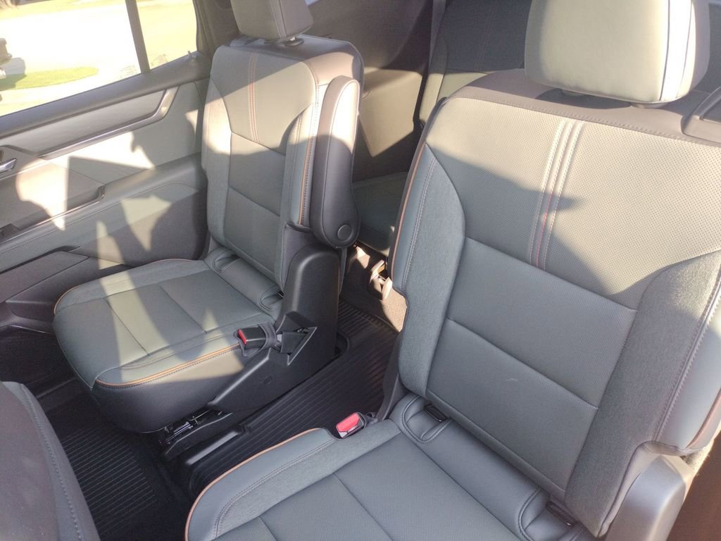 New 2026 GMC Acadia AT4 w/ LPO, Floor Liner Package image 27