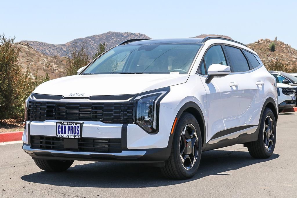 Certified 2026 Kia Sportage EX w/ EX Panorama Roof Package FWD image 4