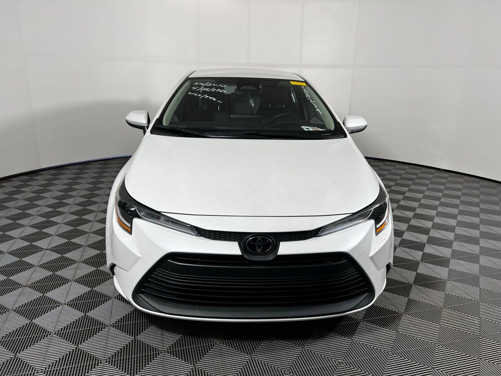 Used 2024 Toyota Corolla LE image 2