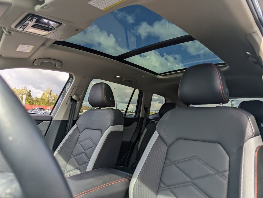 Used 2025 Volkswagen Atlas Peak Edition SE image 22