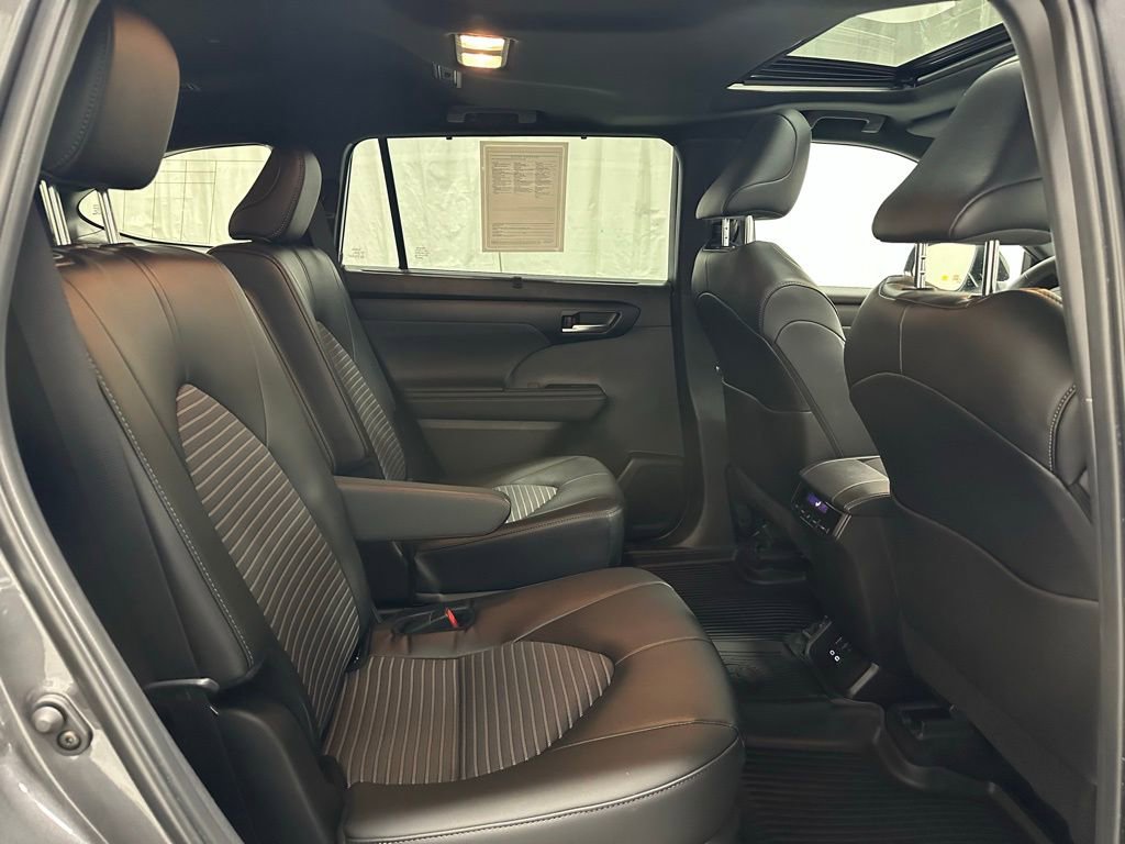 Used 2025 Toyota Highlander XSE image 58
