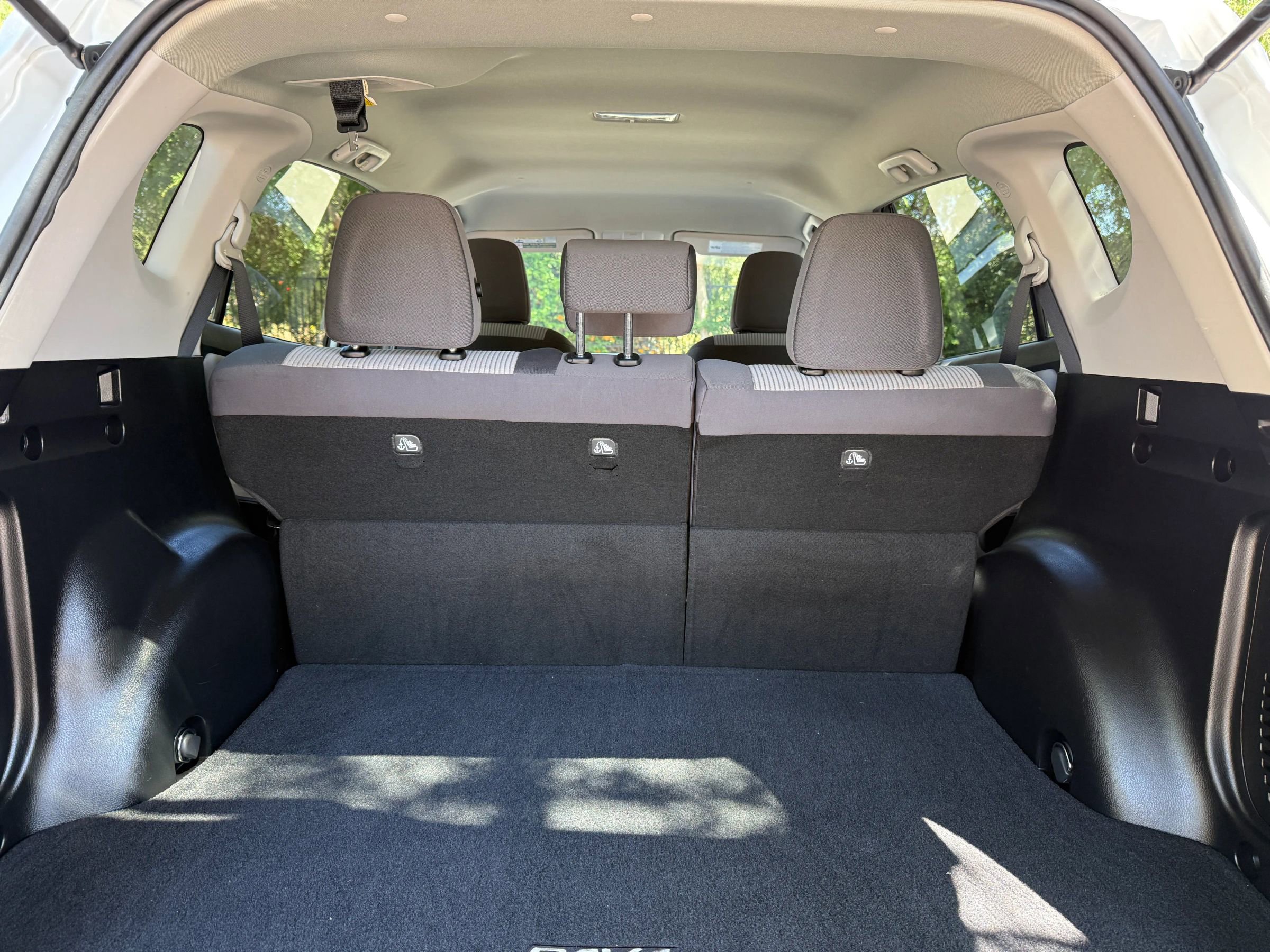 Used 2015 Toyota RAV4 LE image 17