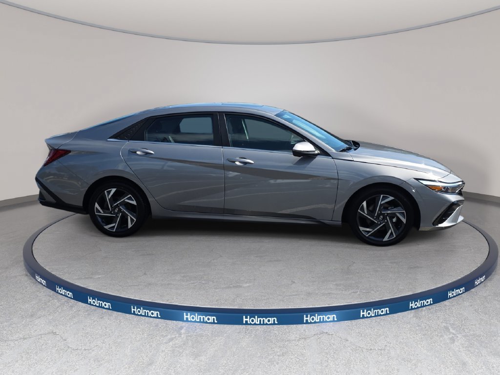 Used 2024 Hyundai Elantra Limited FWD image 4