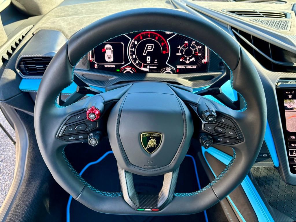 Used 2025 Lamborghini Revuelto image 14