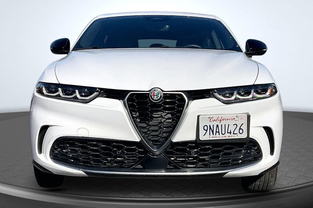 Used 2024 Alfa Romeo Tonale Ti w/ Premium Interior Package AWD/4WD image 3