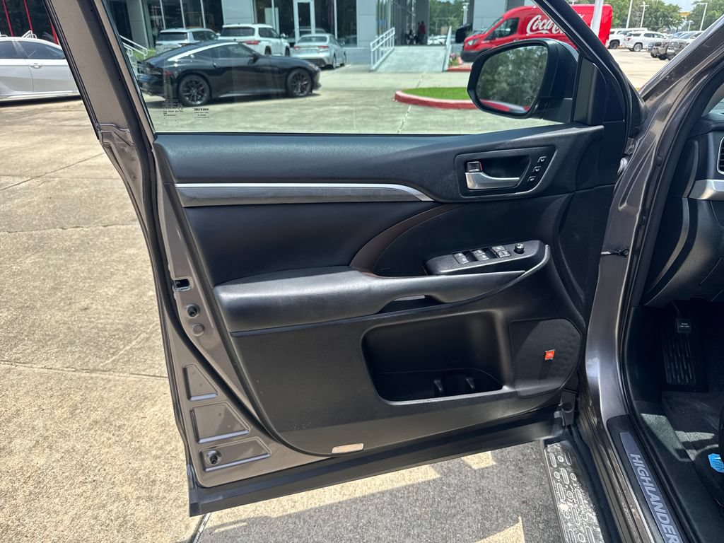 Used 2018 Toyota Highlander Limited FWD image 14