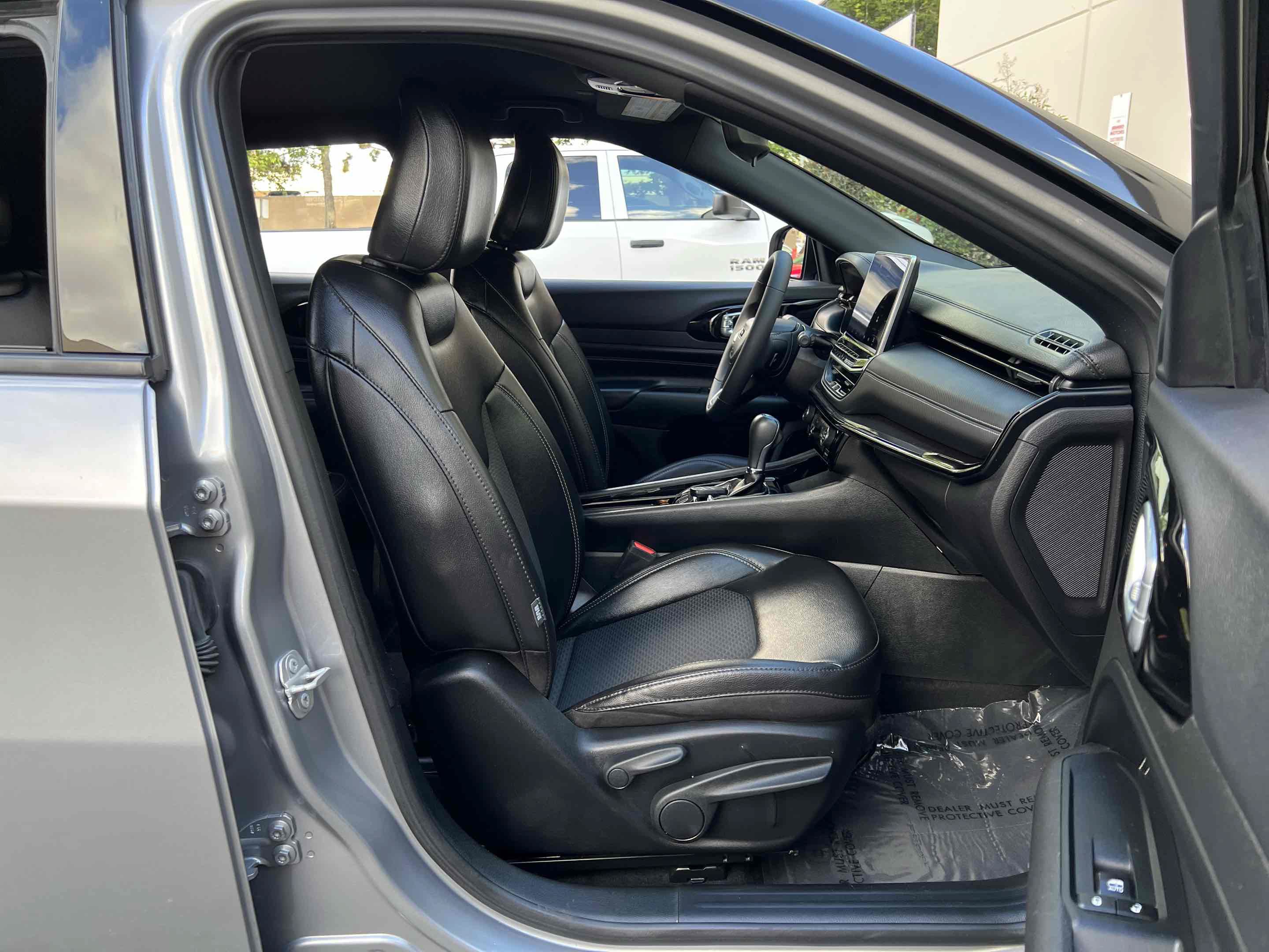 Used 2023 Jeep Compass Latitude AWD/4WD image 31