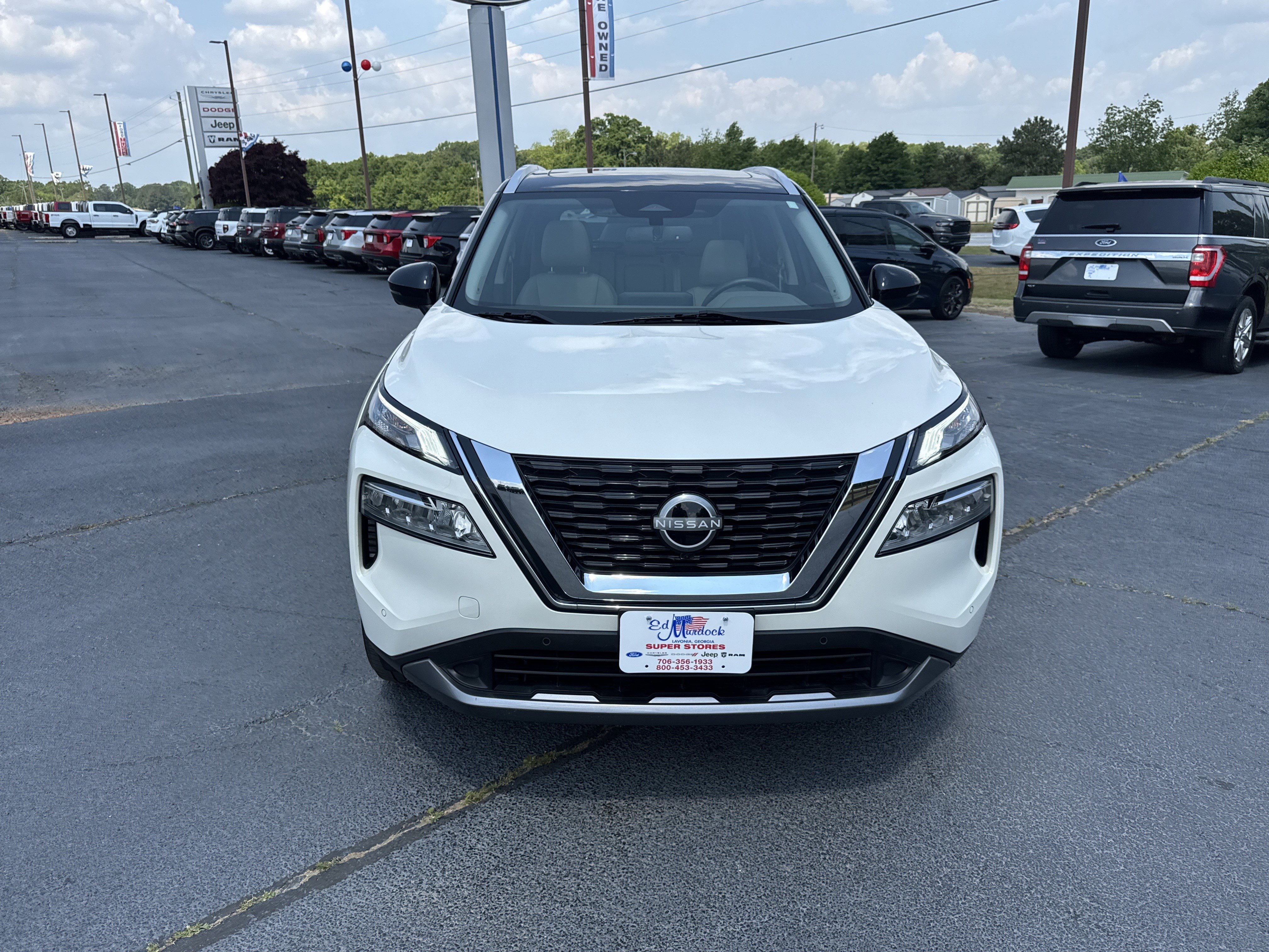 Used 2023 Nissan Rogue SL w/ SL Premium Package FWD image 3