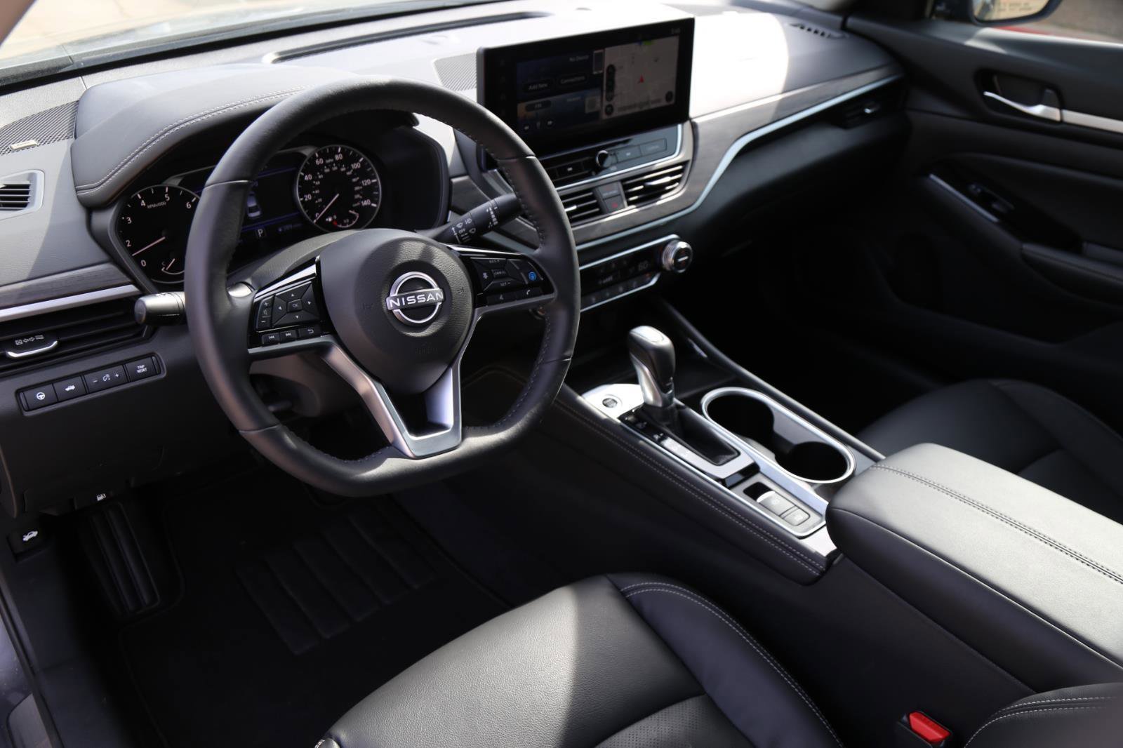 Used 2025 Nissan Altima 2.5 SR w/ SR Premium Package FWD image 5