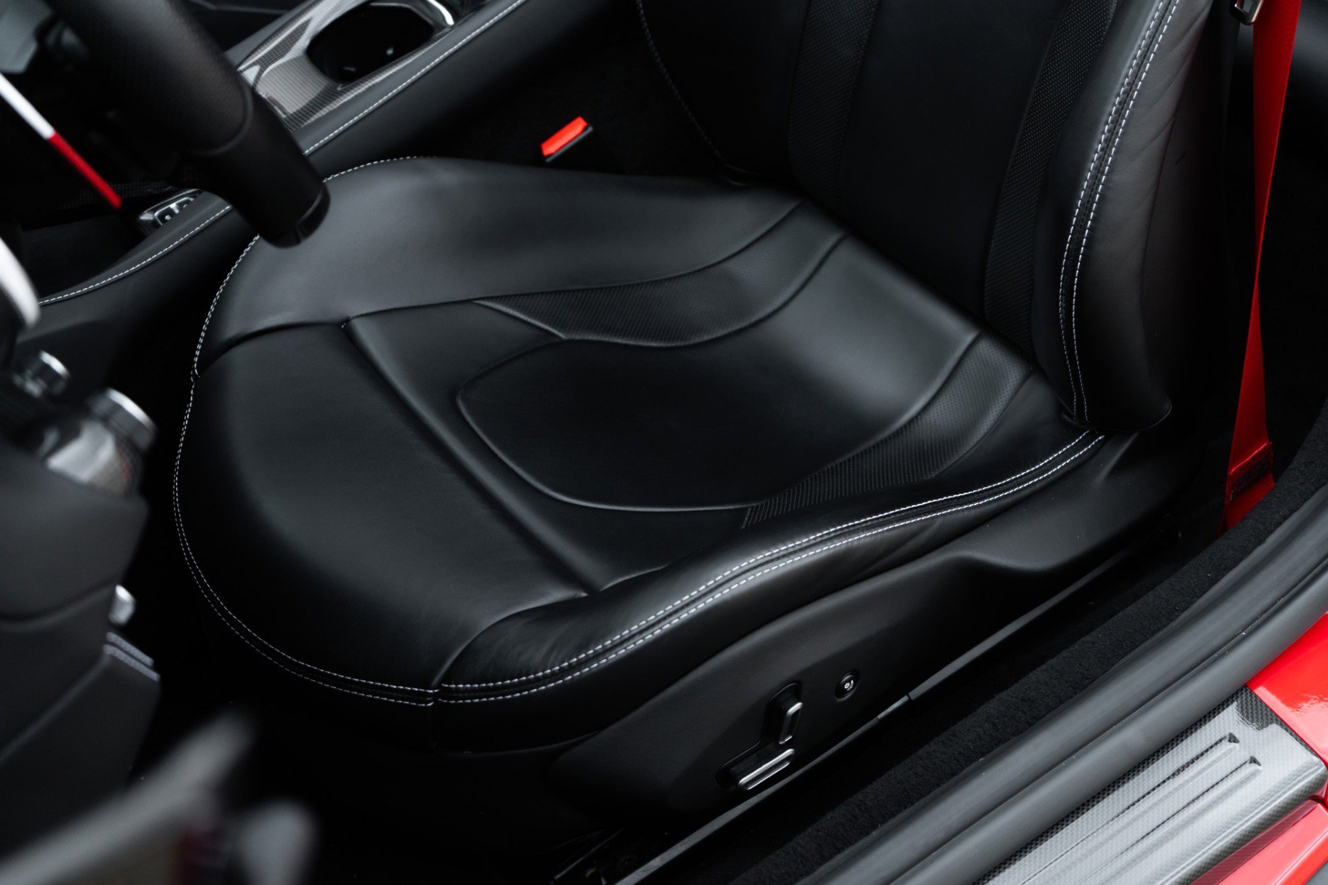 Used 2019 Ferrari Portofino image 33