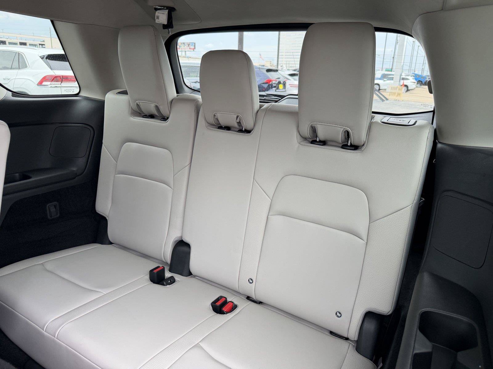 Used 2024 Nissan Pathfinder SL AWD/4WD image 19