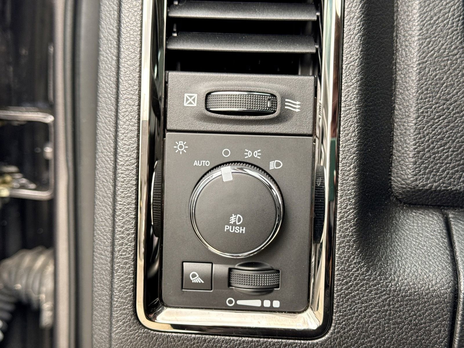 Used 2017 RAM 1500 Sport AWD/4WD image 32