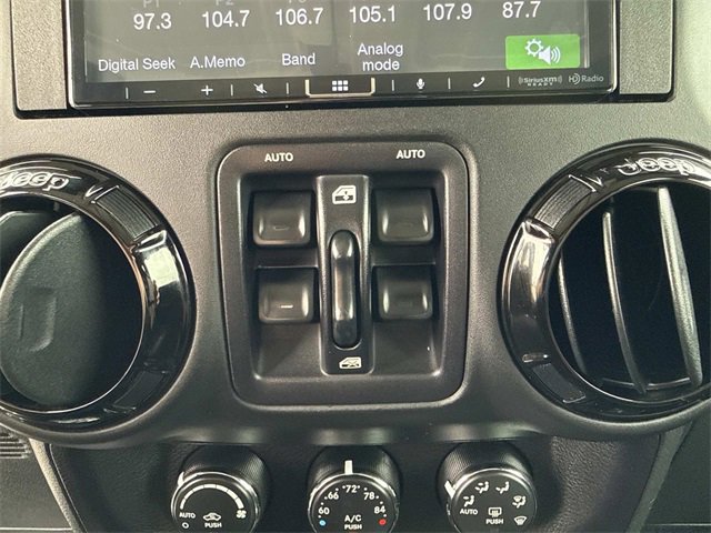 Used 2015 Jeep Wrangler Unlimited Sahara image 20