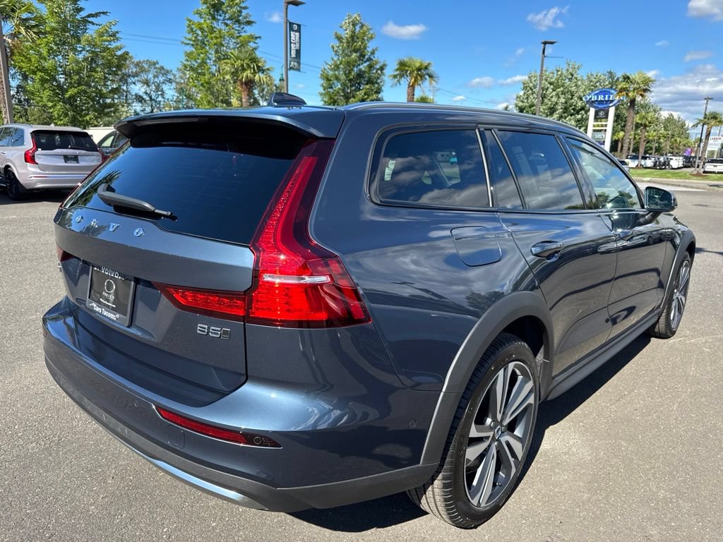 New 2026 Volvo V60 B5 Cross Country Plus w/ Climate Package AWD/4WD image 7