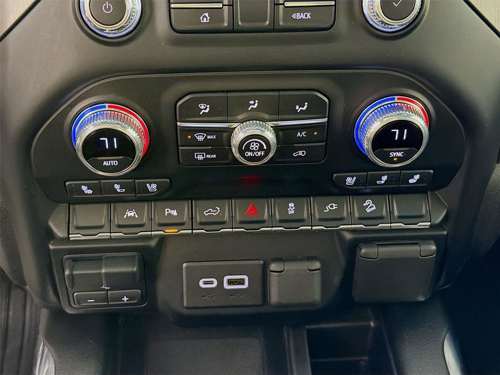 Used 2022 GMC Sierra 1500 AT4 w/ AT4 Preferred Package image 17