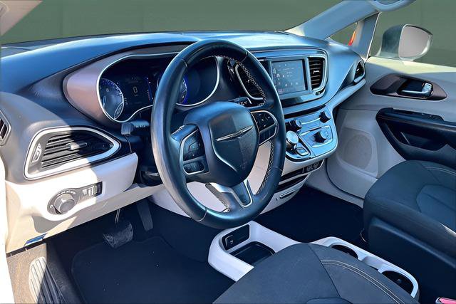 Used 2022 Chrysler Voyager LX image 11
