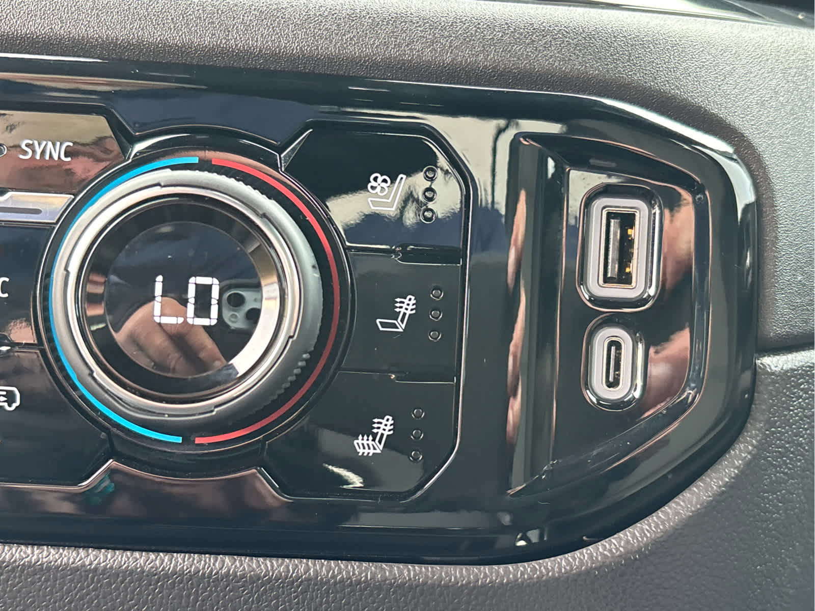 Certified 2024 Chevrolet Silverado 1500 ZR2 w/ Technology Package image 22